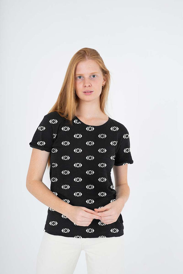 Camiseta mujer. “Eyes in the dark”